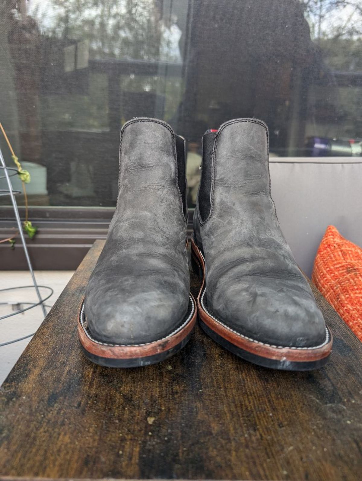 Photo by kylakristine4 on November 3, 2024 of the Dayton Boots Wholecut Chelsea in Charcoal Nubuck.