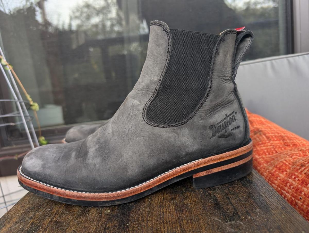 Photo by kylakristine4 on November 3, 2024 of the Dayton Boots Wholecut Chelsea in Charcoal Nubuck.