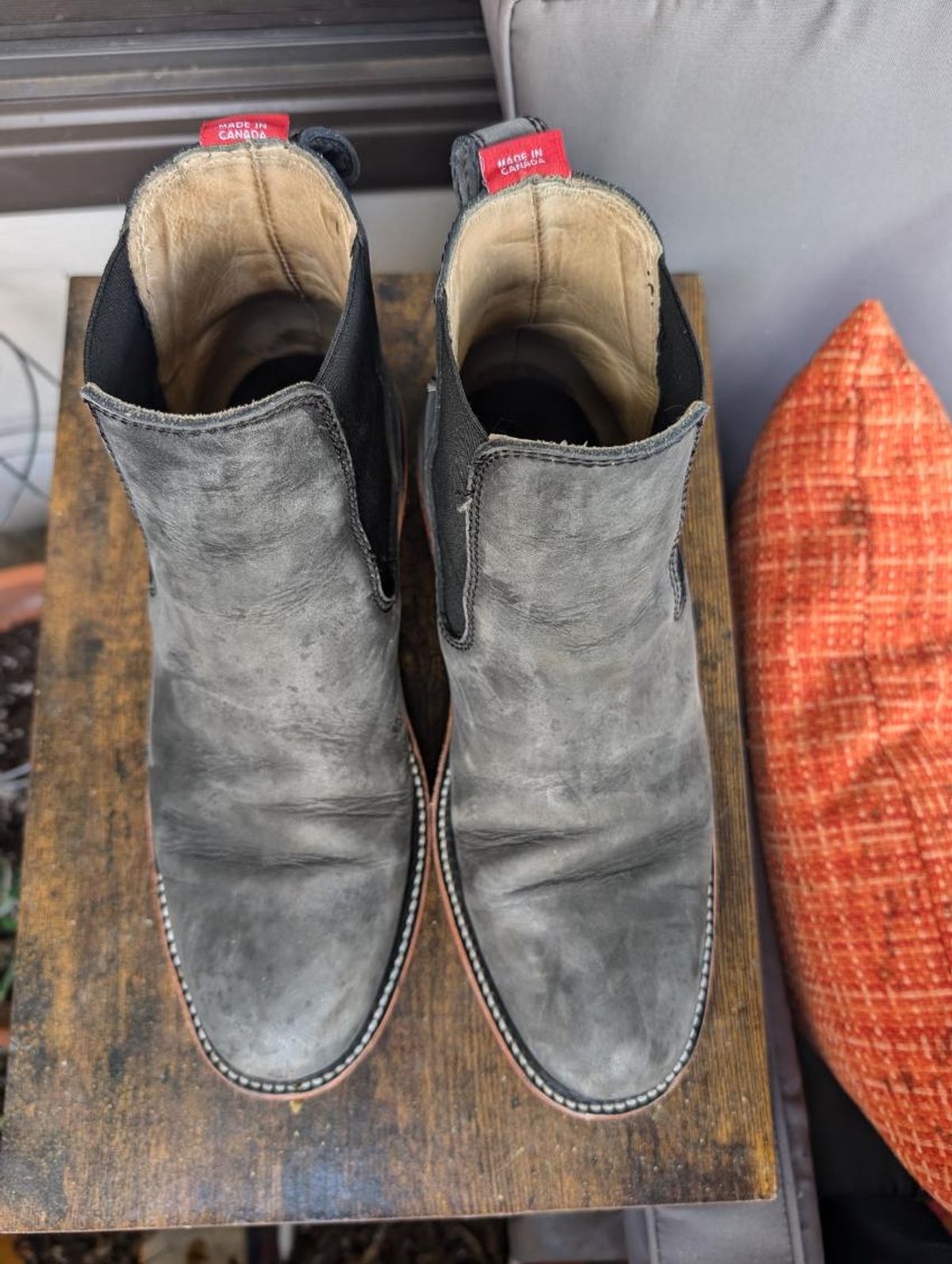Photo by kylakristine4 on November 3, 2024 of the Dayton Boots Wholecut Chelsea in Charcoal Nubuck.