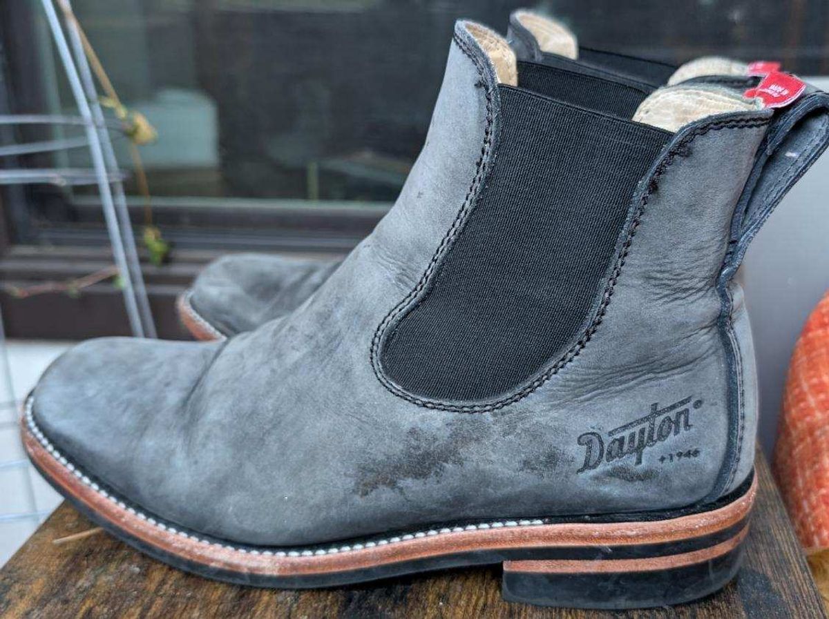 Photo by kylakristine4 on December 5, 2024 of the Dayton Boots Wholecut Chelsea in Charcoal Nubuck.