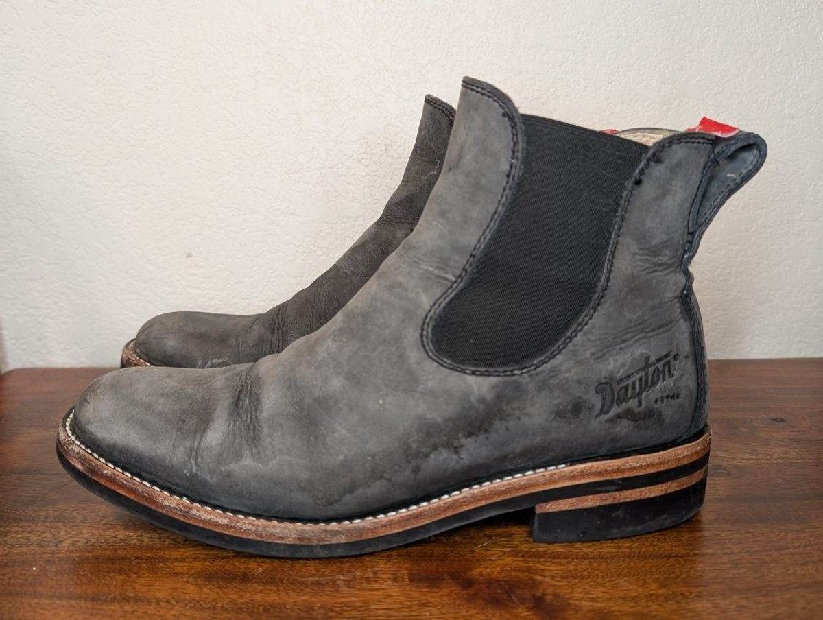 Photo by kylakristine4 on February 6, 2025 of the Dayton Boots Wholecut Chelsea in Charcoal Nubuck.
