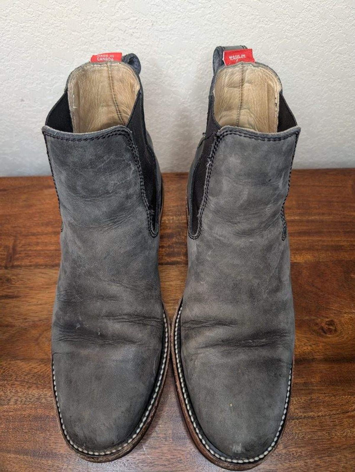 Photo by kylakristine4 on February 6, 2025 of the Dayton Boots Wholecut Chelsea in Charcoal Nubuck.