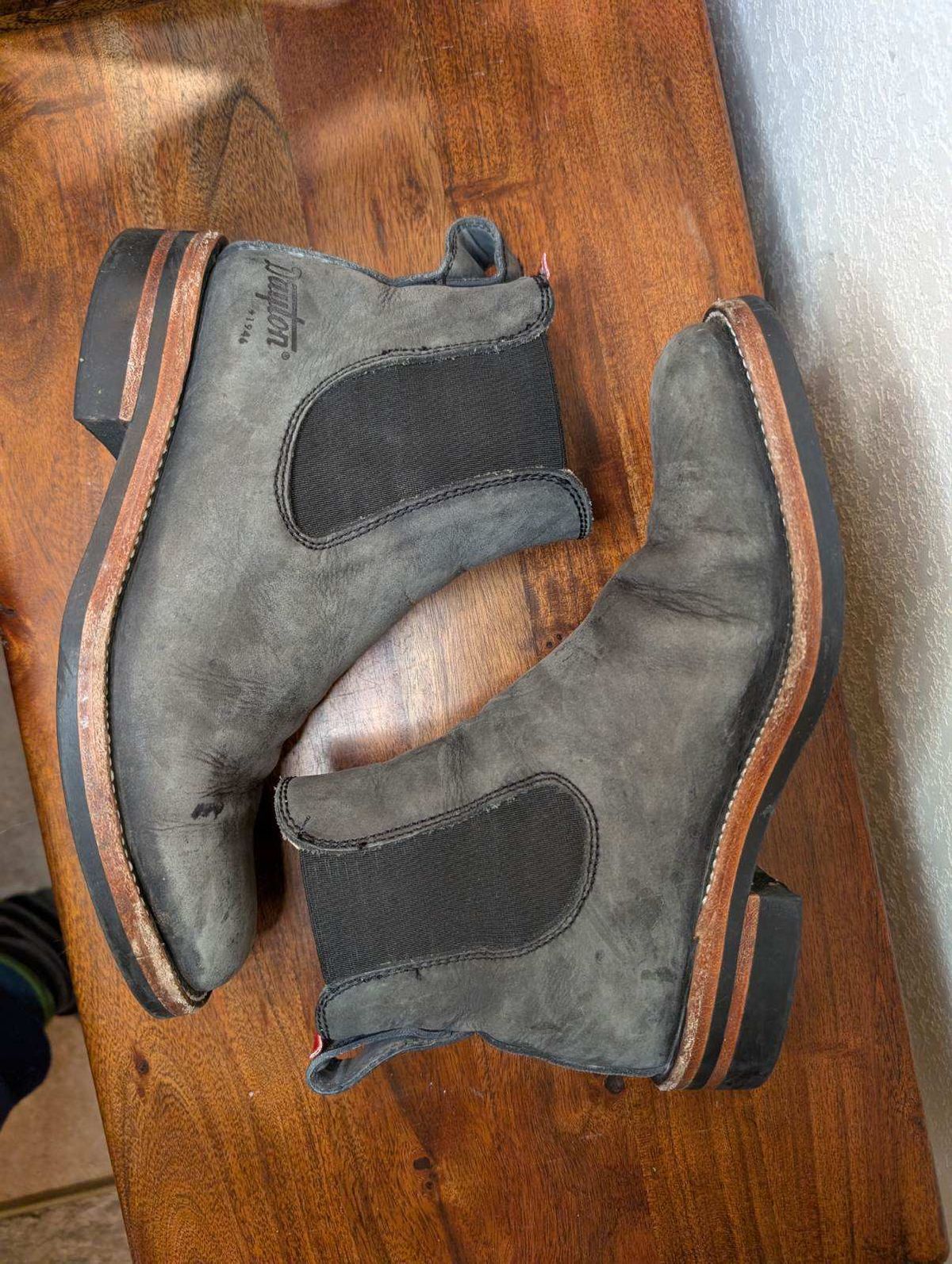 Photo by kylakristine4 on March 6, 2025 of the Dayton Boots Wholecut Chelsea in Charcoal Nubuck.