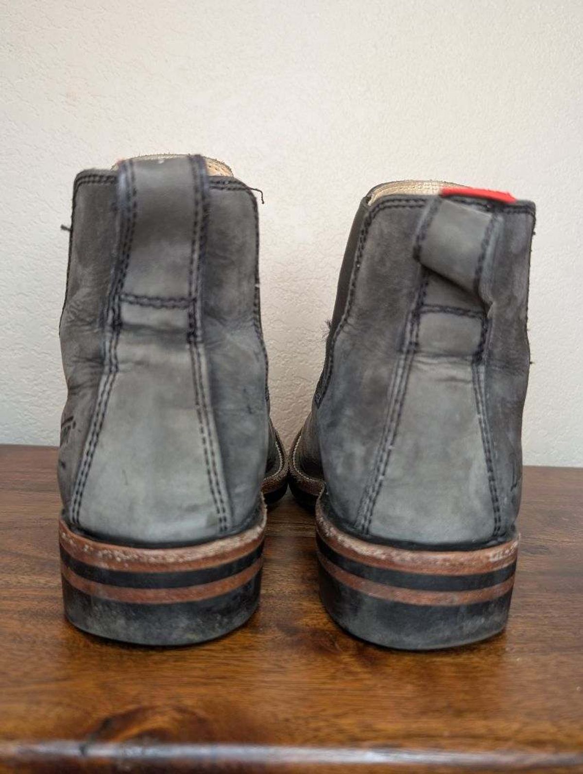 Photo by kylakristine4 on April 5, 2025 of the Dayton Boots Wholecut Chelsea in Charcoal Nubuck.