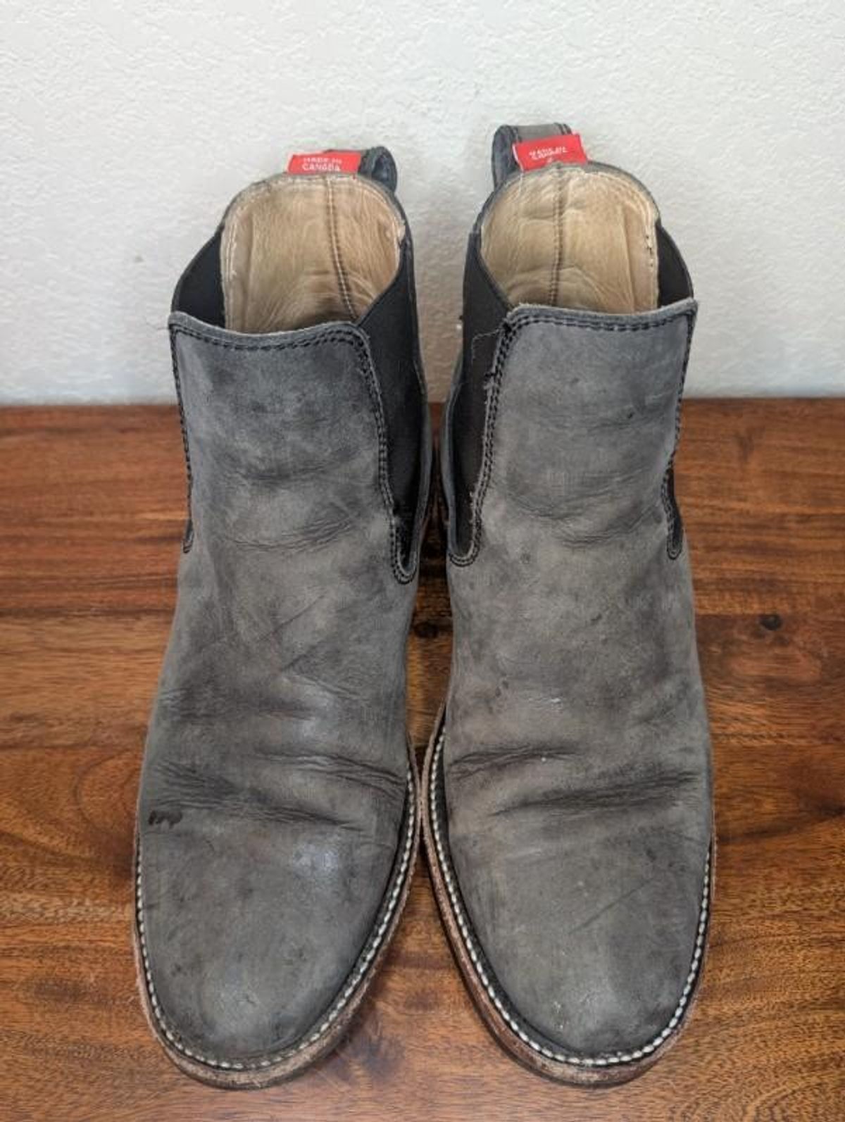 Photo by kylakristine4 on April 5, 2025 of the Dayton Boots Wholecut Chelsea in Charcoal Nubuck.