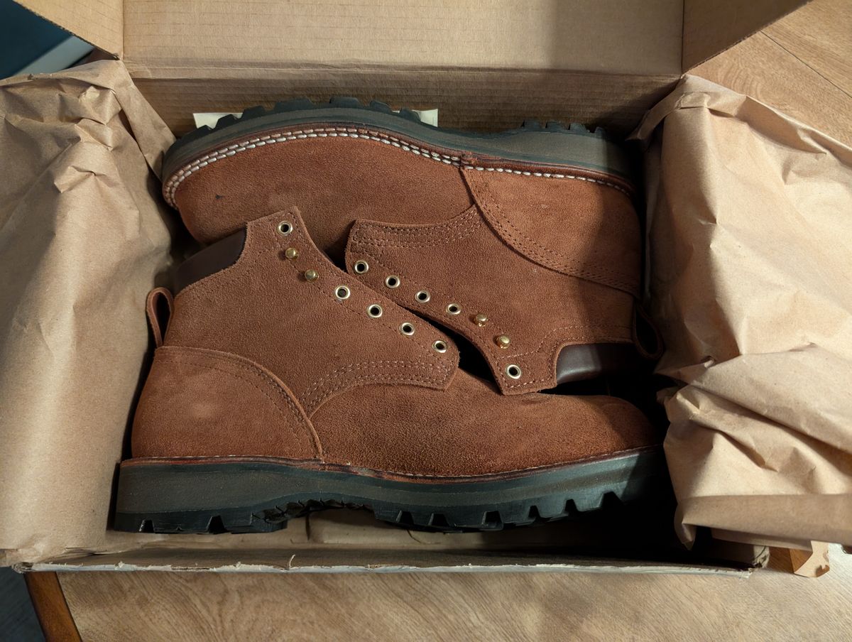 Photo by ilkhan on March 18, 2025 of the Nicks Ridgeline Hiking Boot in Seidel 1964 Brown Roughout.