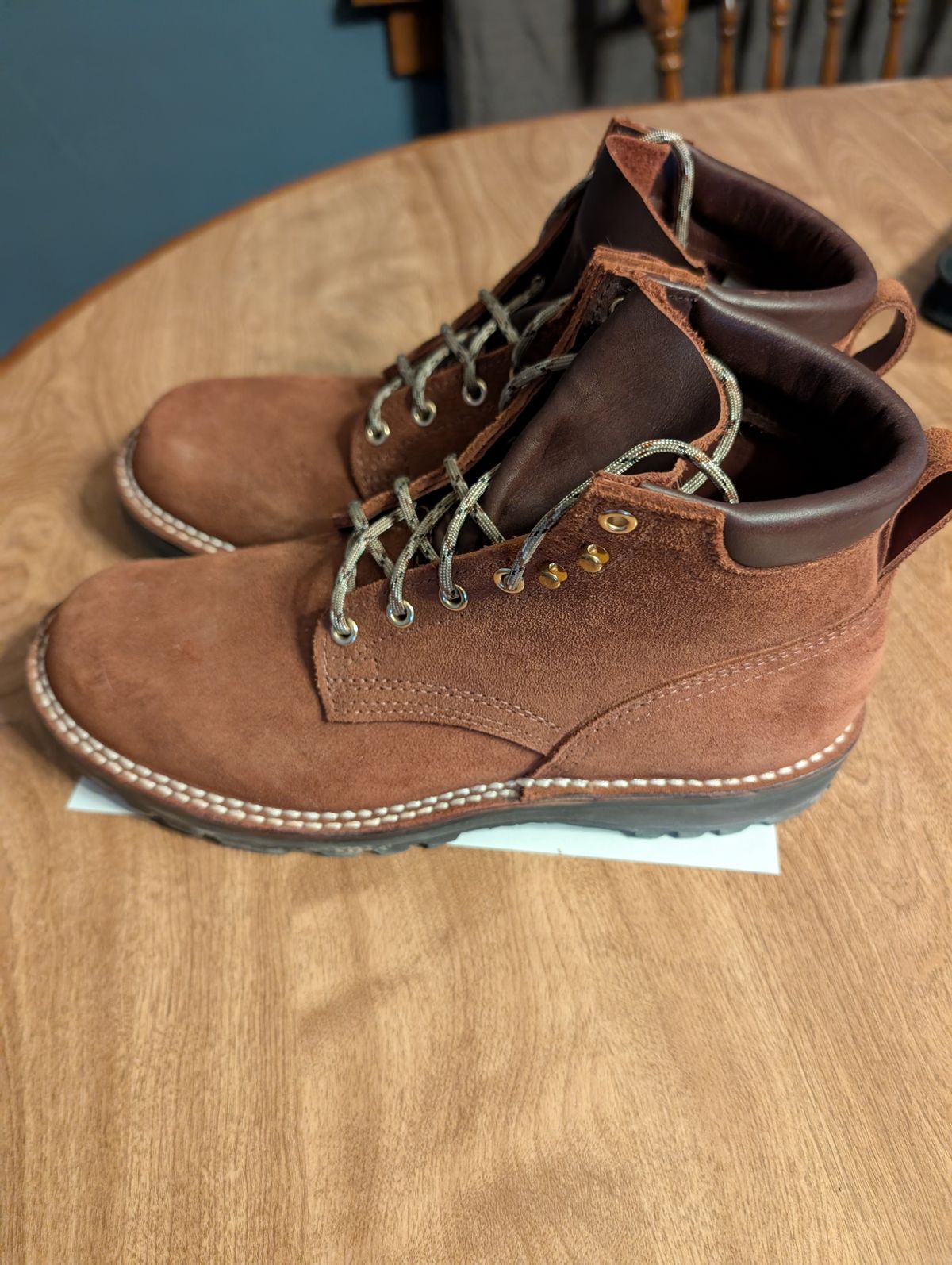 Photo by ilkhan on April 1, 2025 of the Nicks Ridgeline Hiking Boot in Seidel 1964 Brown Roughout.