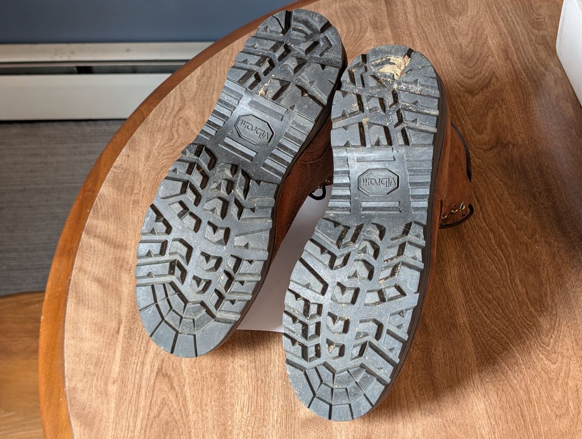 Photo by ilkhan on June 14, 2025 of the Nicks Ridgeline Hiking Boot in Seidel 1964 Brown Roughout.