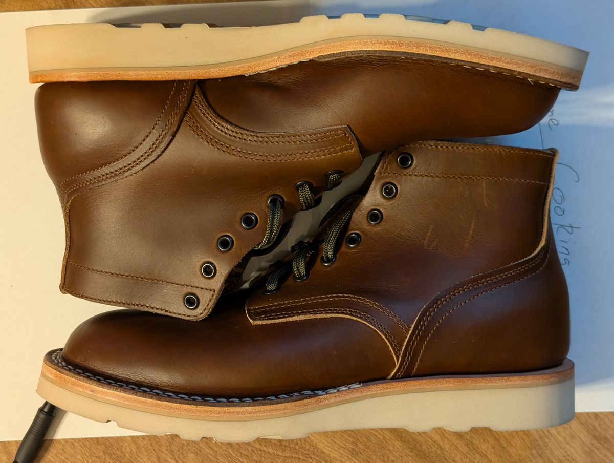 Photo by ilkhan on November 1, 2025 of the Nicks Ivan in Horween Shackleton Cognac.