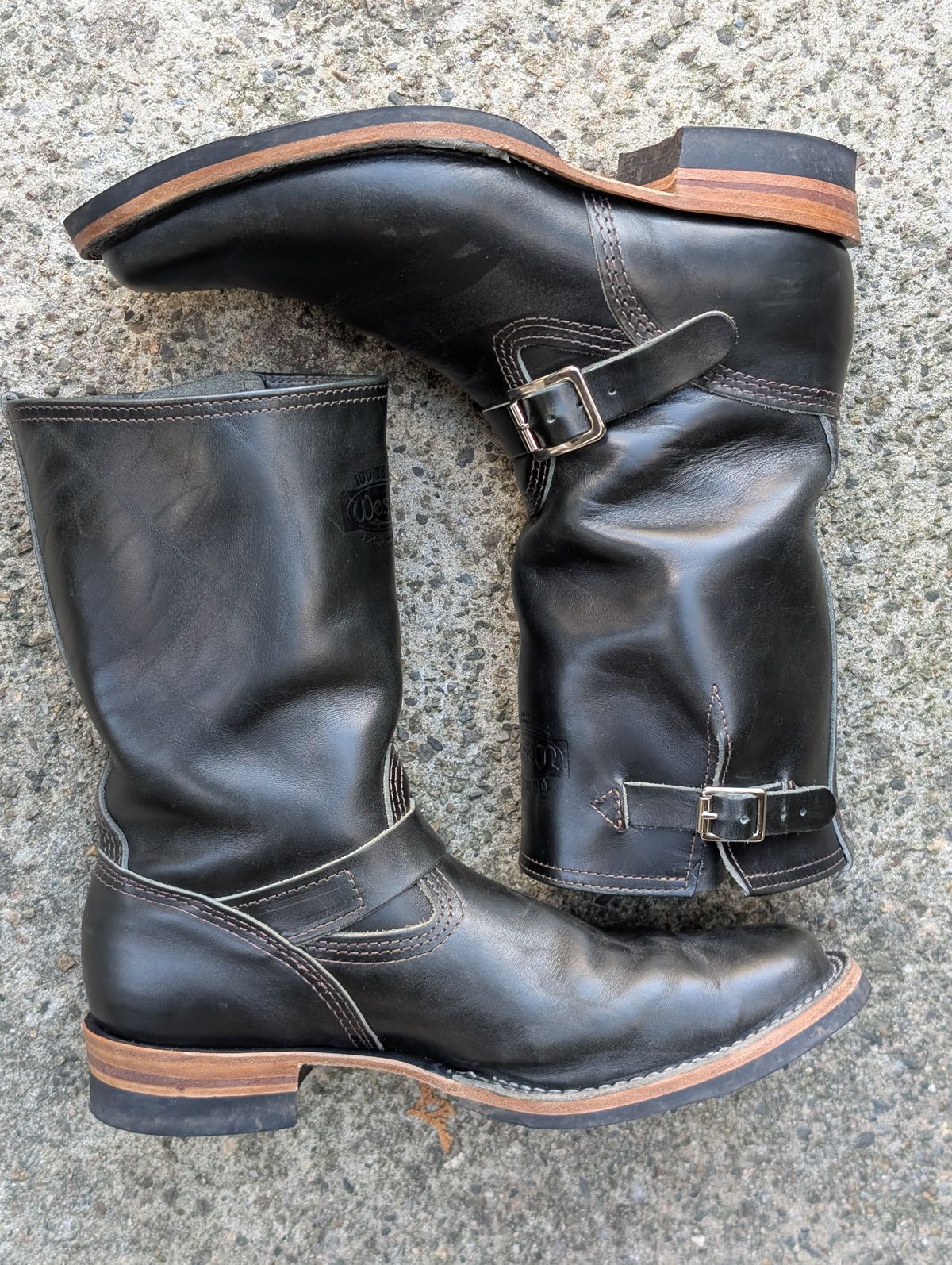 Photo by patina_colada on November 4, 2025 of the Wesco Mister Lou in Maryam Petrolio Waxed Black Horsehide.