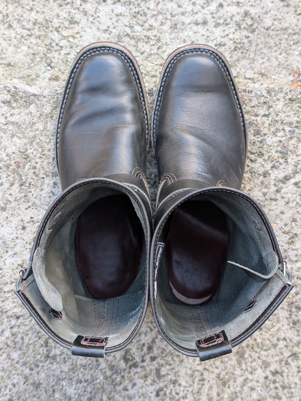 Photo by patina_colada on November 4, 2025 of the Wesco Mister Lou in Maryam Petrolio Waxed Black Horsehide.