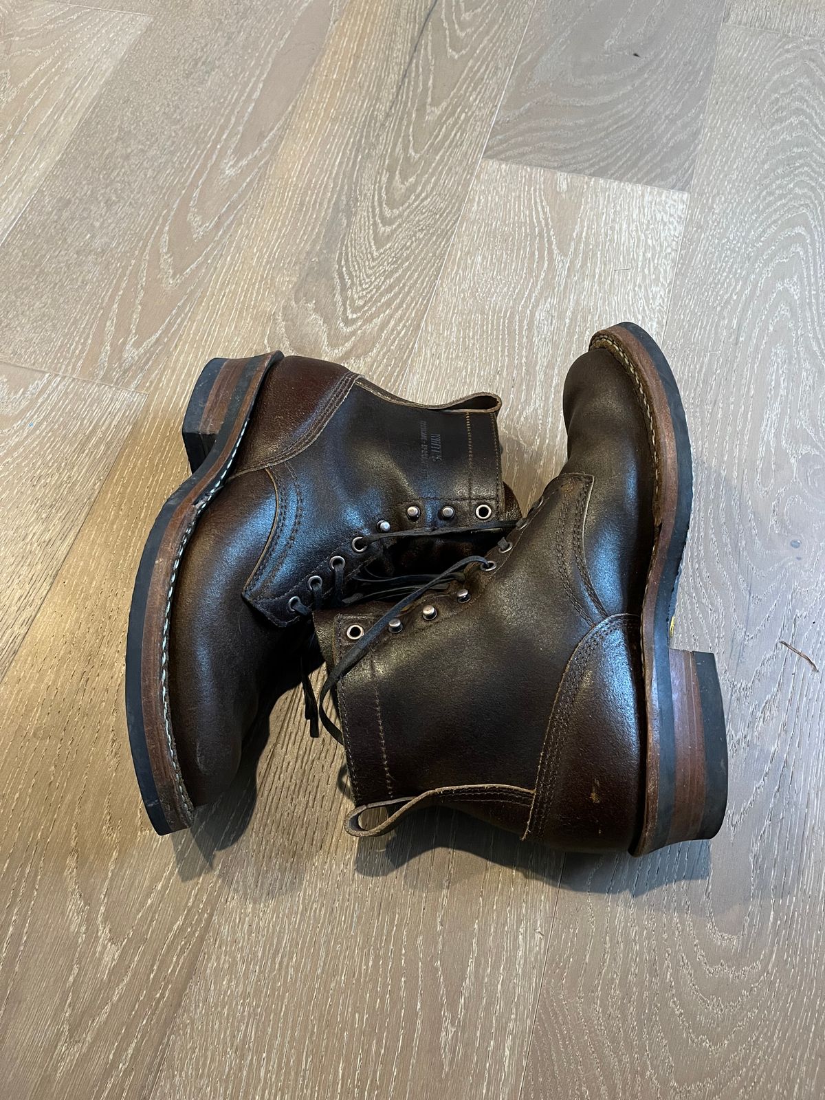 Photo by patinainprogress on January 5, 2025 of the White's 350 Cruiser in Horween Cinnamon Waxed Flesh.