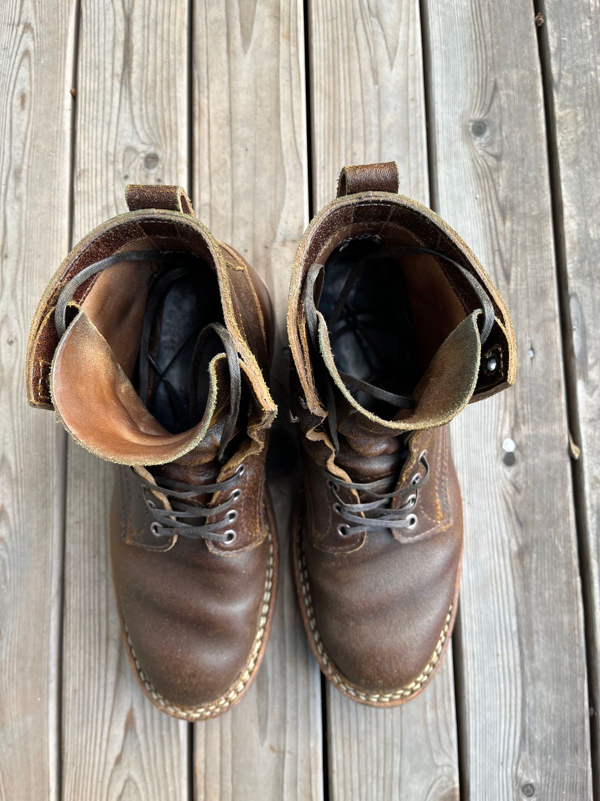 Photo by patinainprogress on February 1, 2025 of the White's 350 Cruiser in Horween Cinnamon Waxed Flesh.