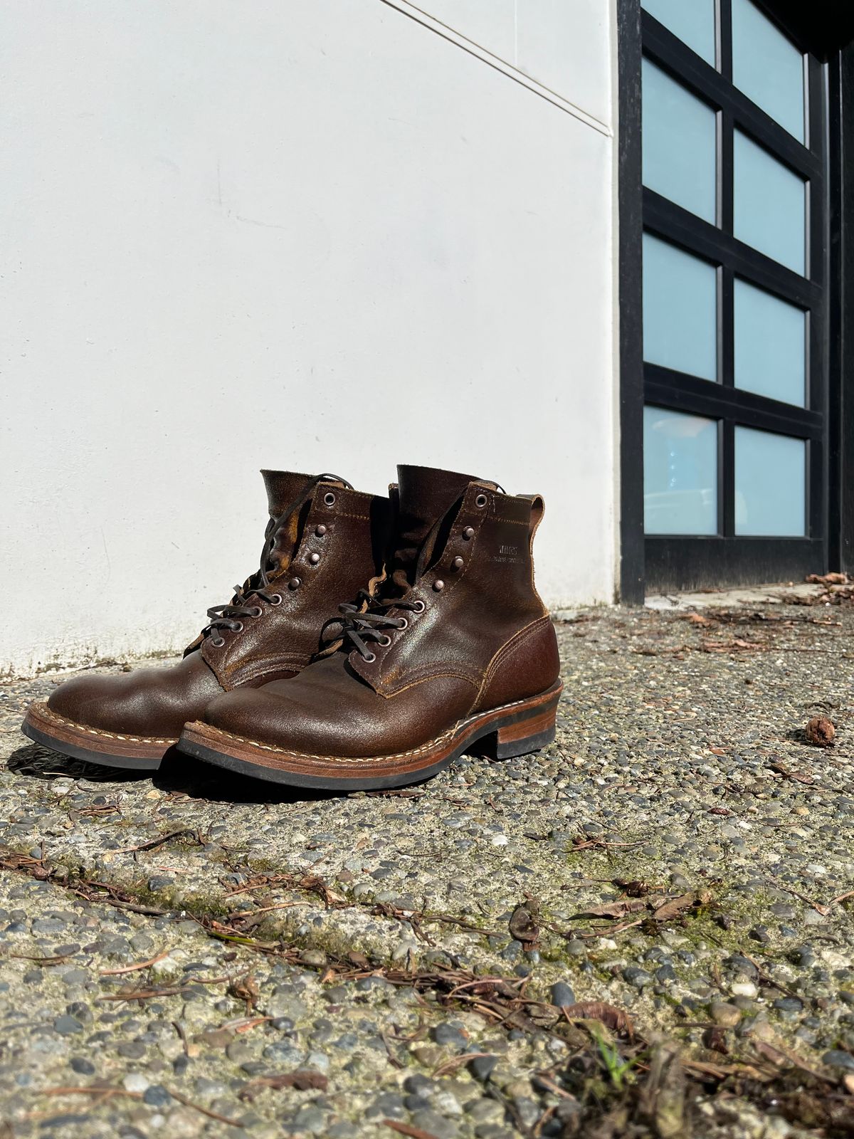 Photo by patinainprogress on March 5, 2025 of the White's 350 Cruiser in Horween Cinnamon Waxed Flesh.