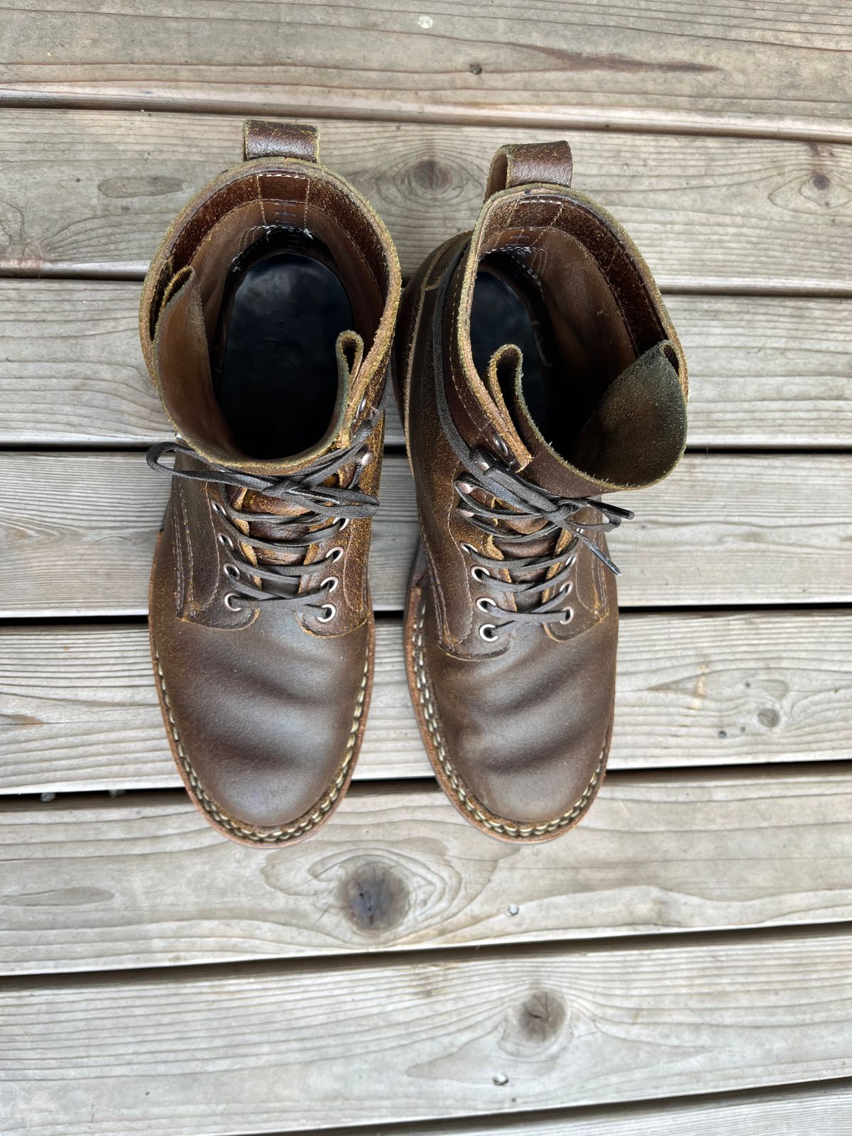 Photo by patinainprogress on April 5, 2025 of the White's 350 Cruiser in Horween Cinnamon Waxed Flesh.