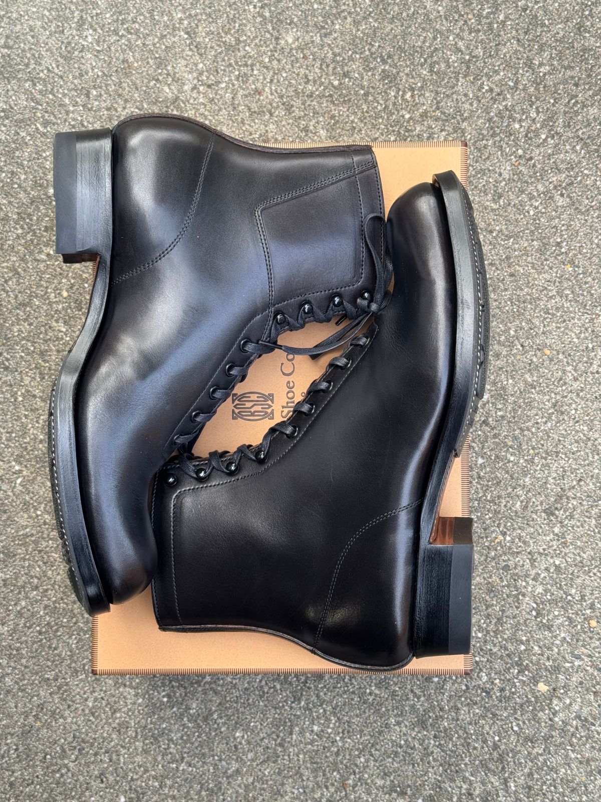 Photo by gniquil on November 1, 2025 of the Clinch Milne in Crown Calf.