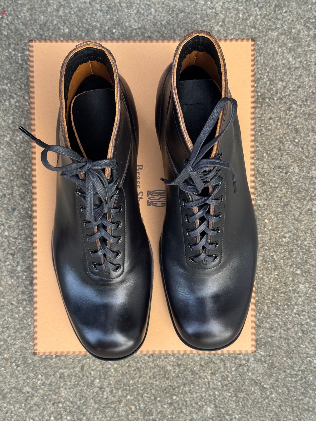 Photo by gniquil on November 1, 2025 of the Clinch Milne in Crown Calf.