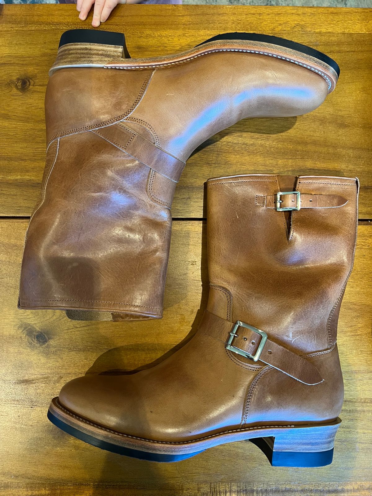 Photo by wjd on October 21, 2024 of the Crush On Retro 501 Engineer Boot in Horween Natural Dublin.