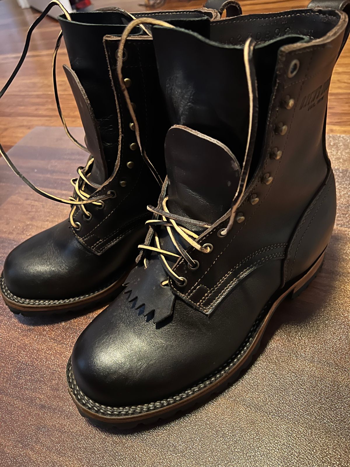 Photo by wjd on March 3, 2024 of the Drew's Boots 8-Inch Logger in Brown Smooth.