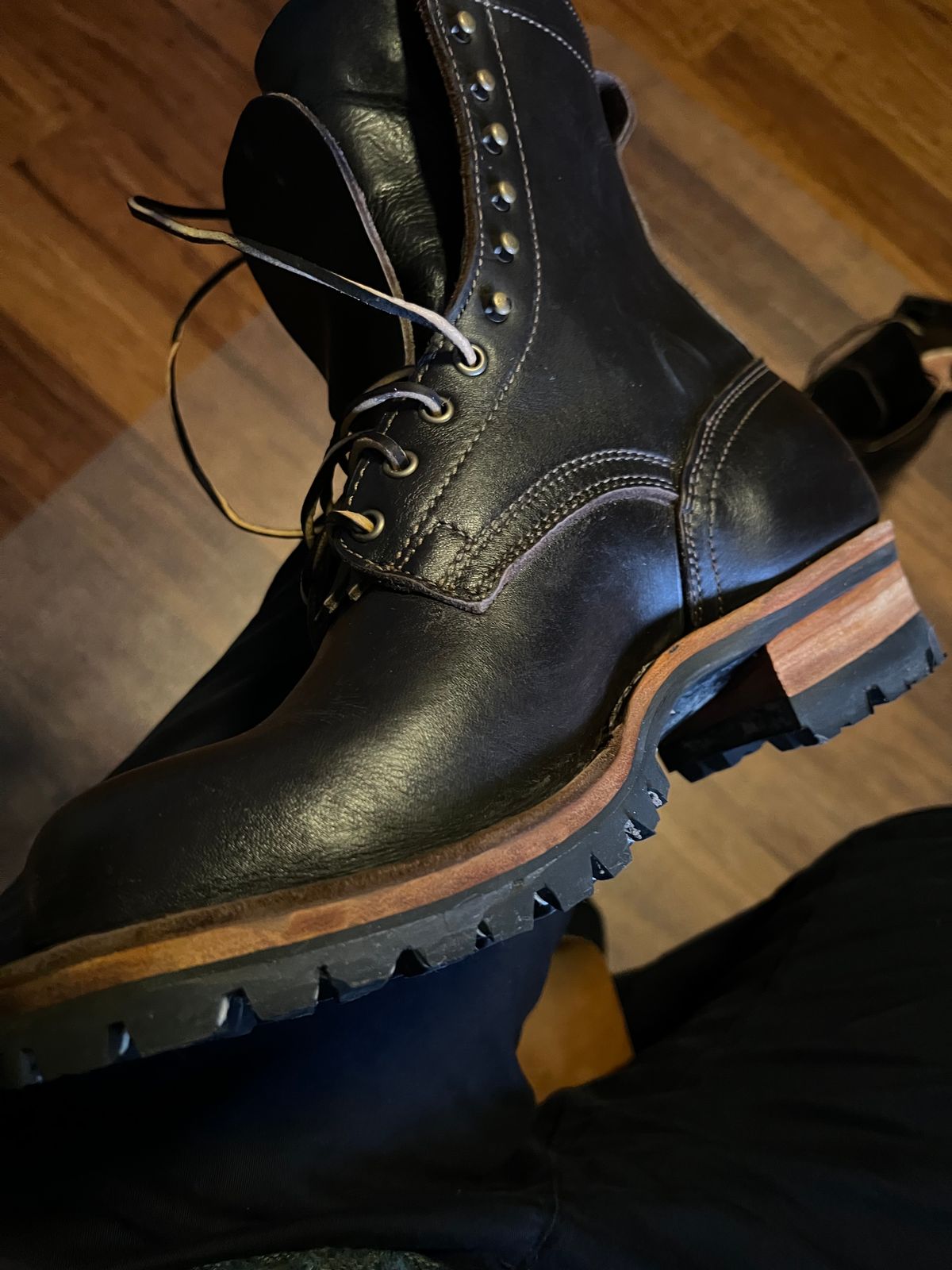 Photo by wjd on March 3, 2024 of the Drew's Boots 8-Inch Logger in Brown Smooth.