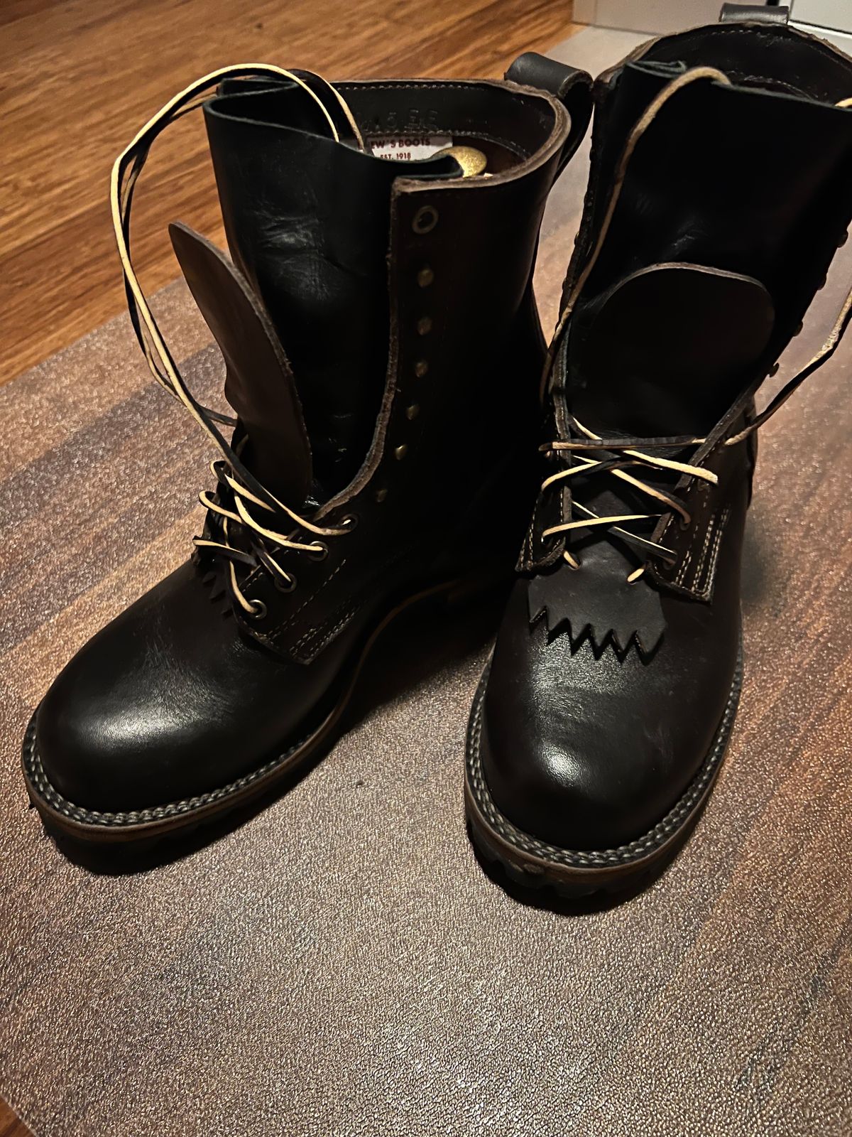 Photo by wjd on March 3, 2024 of the Drew's Boots 8-Inch Logger in Brown Smooth.