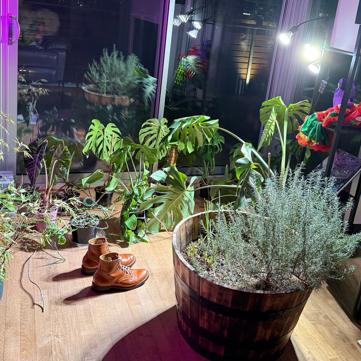 Photo by chris.8888 on November 15, 2025 of the Oldspeed MFG Service Boot 6” in Horween Russet Horsehide Strips.