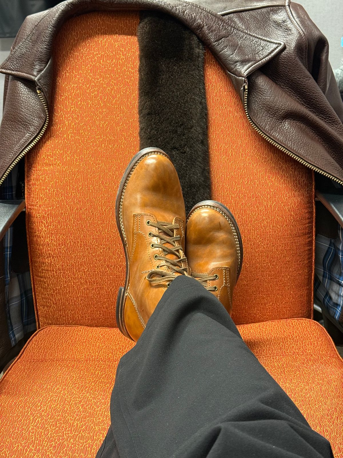 Photo by chris.8888 on December 12, 2025 of the Oldspeed MFG Service Boot 6” in Horween Russet Horsehide Strips.