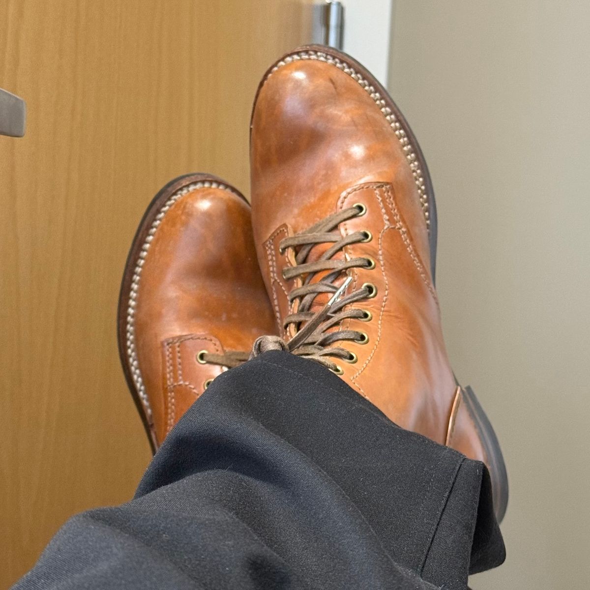 Photo by chris.8888 on December 22, 2025 of the Oldspeed MFG Service Boot 6” in Horween Russet Horsehide Strips.