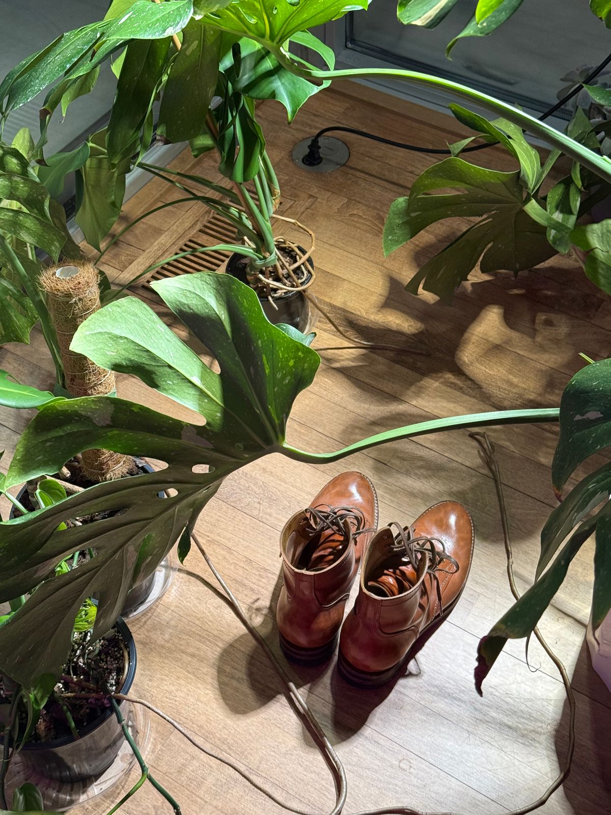 Photo by chris.8888 on January 26, 2026 of the Oldspeed MFG Service Boot 6” in Horween Russet Horsehide Strips.