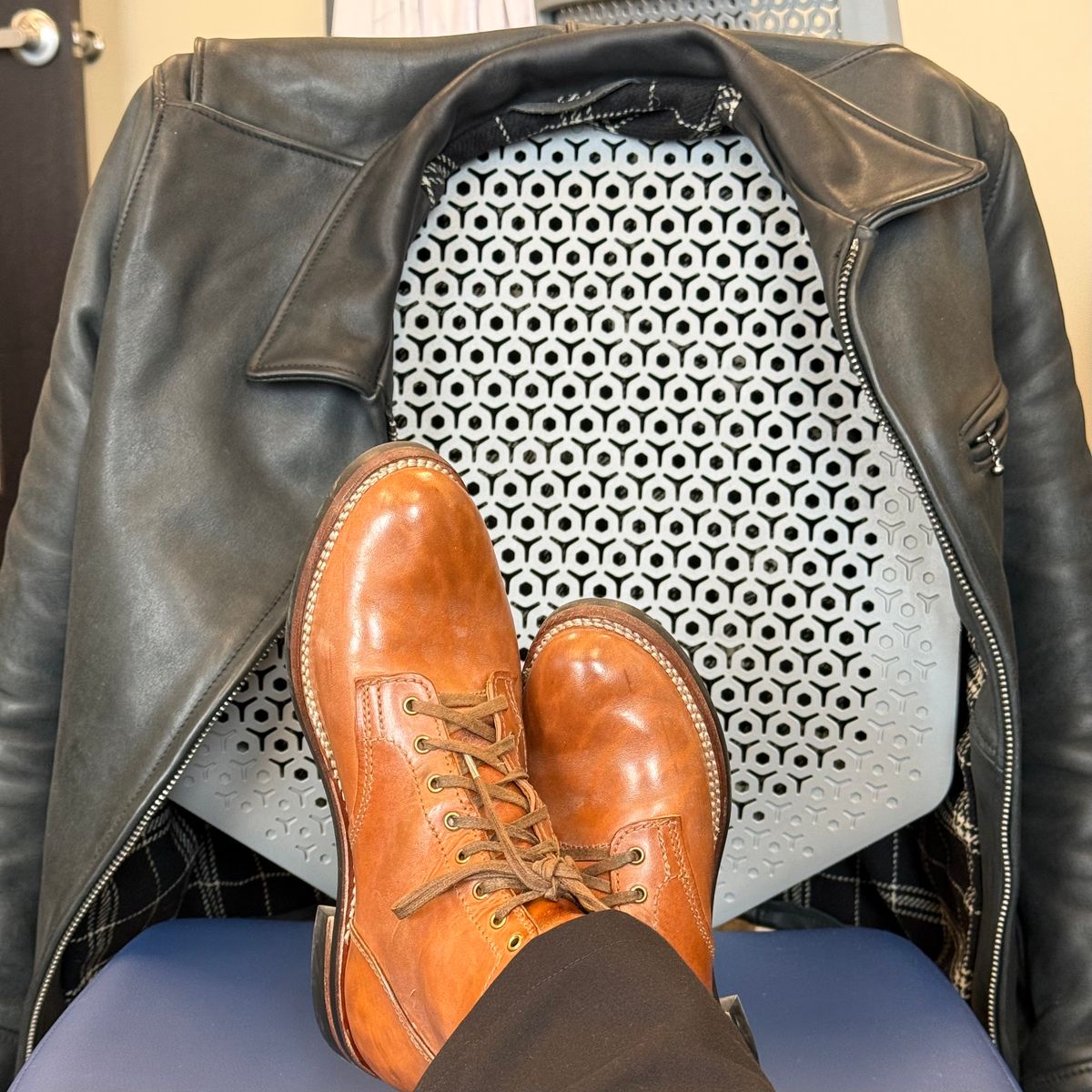 Photo by chris.8888 on February 5, 2026 of the Oldspeed MFG Service Boot 6” in Horween Russet Horsehide Strips.