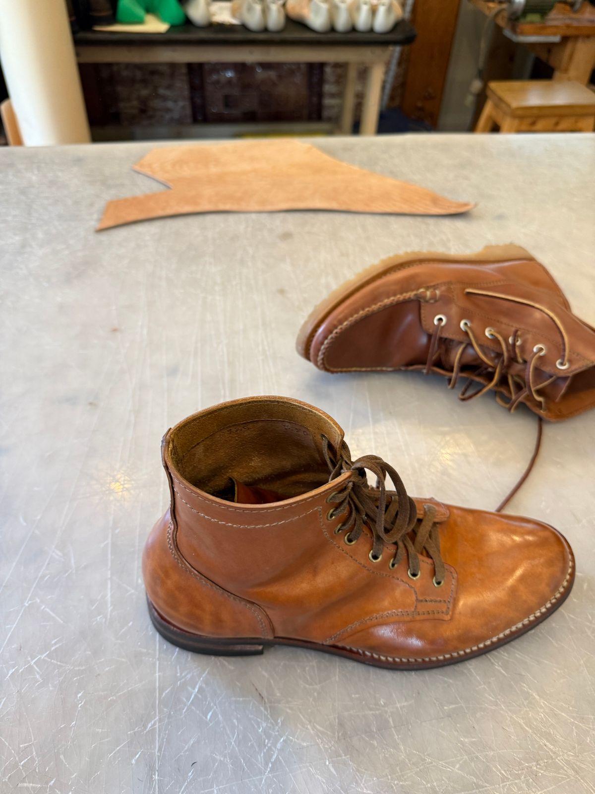 Photo by chris.8888 on April 1, 2026 of the Oldspeed MFG Service Boot 6” in Horween Russet Horsehide Strips.