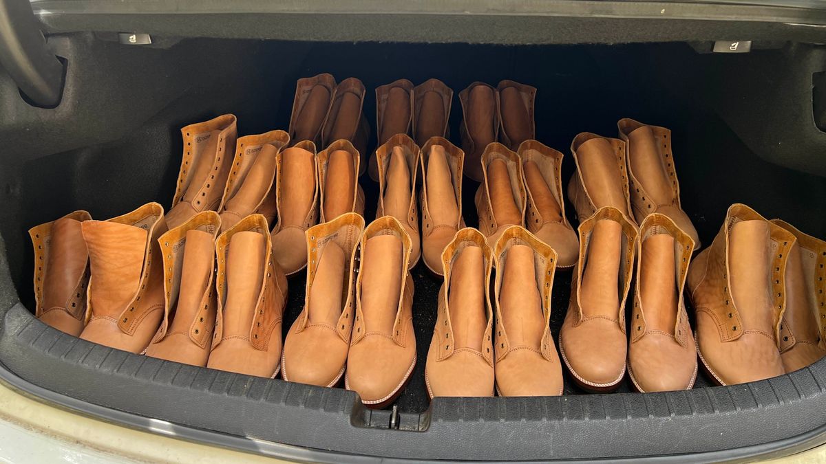 Photo by chris.8888 on September 29, 2025 of the Oldspeed Service Boot 6” in Horween Russet Horsehide Strips.