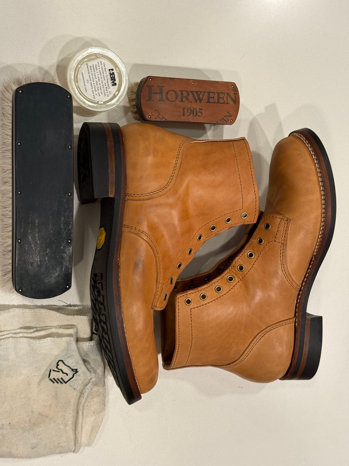 Photo by chris.8888 on October 12, 2025 of the Oldspeed Service Boot 6” in Horween Russet Horsehide Strips.