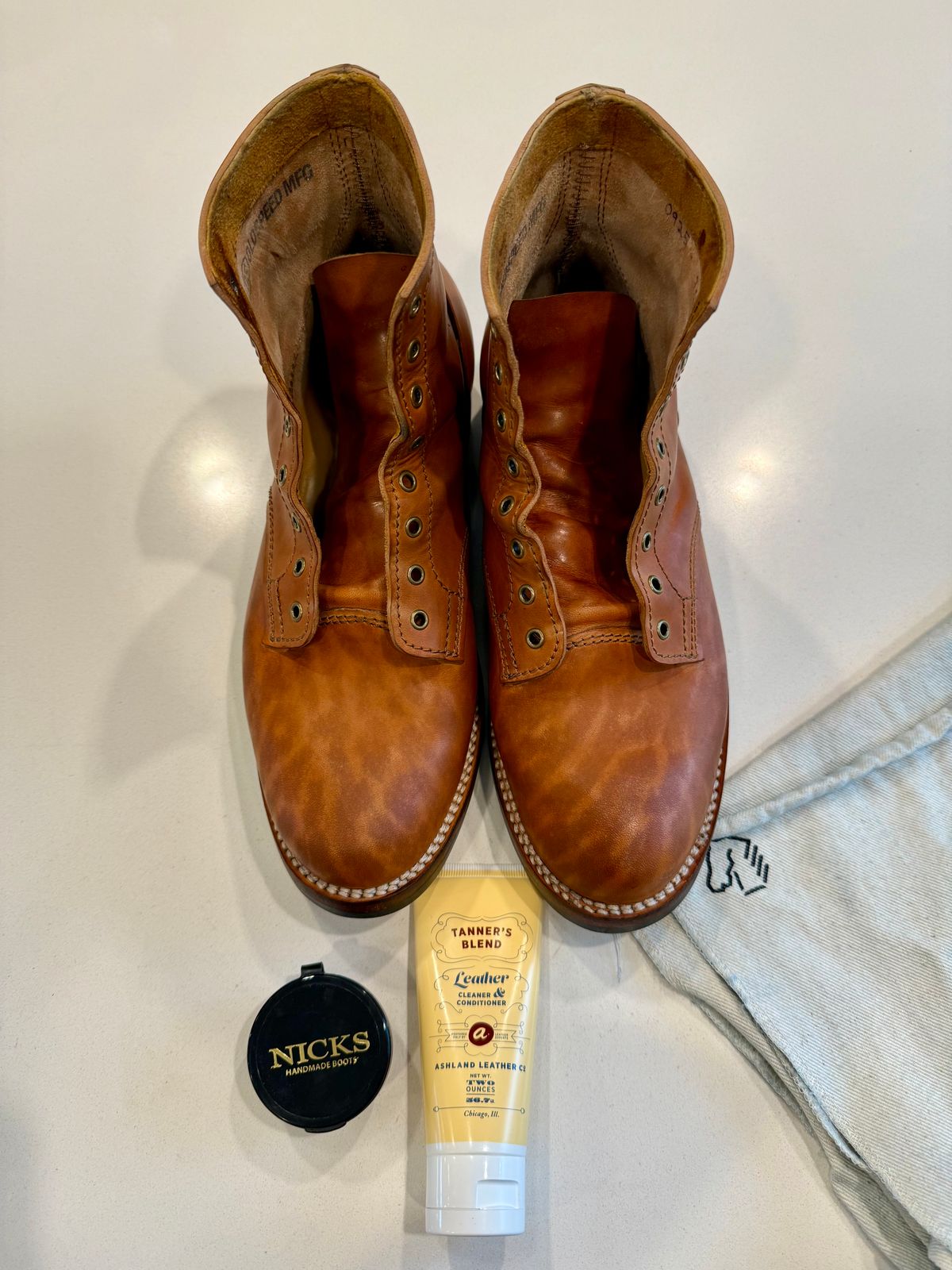 Photo by chris.8888 on November 1, 2025 of the Oldspeed Service Boot 6” in Horween Russet Horsehide Strips.