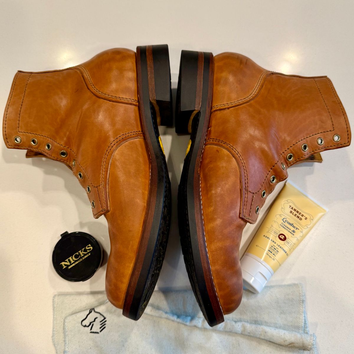 Photo by chris.8888 on November 1, 2025 of the Oldspeed Service Boot 6” in Horween Russet Horsehide Strips.