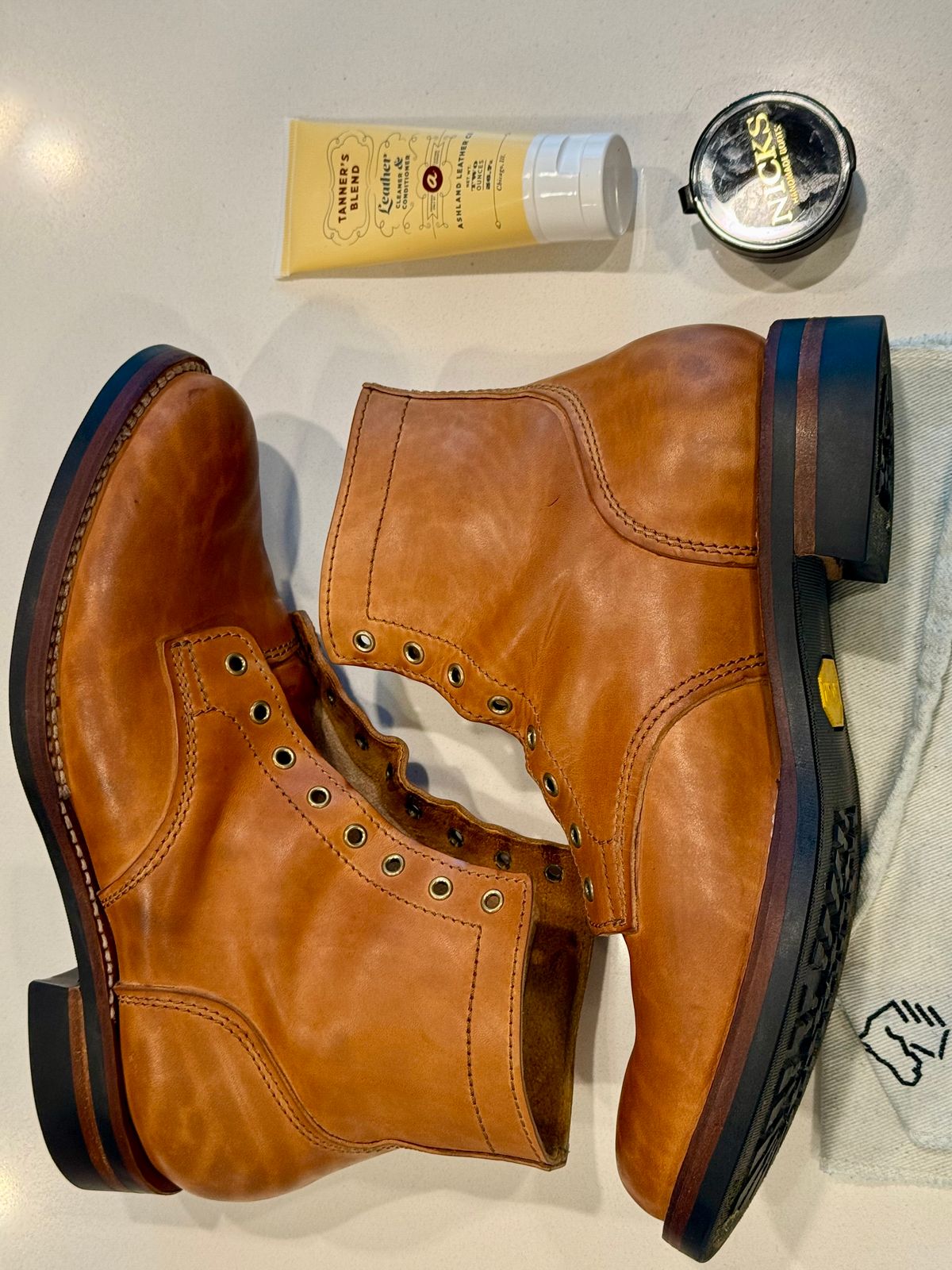 Photo by chris.8888 on November 1, 2025 of the Oldspeed Service Boot 6” in Horween Russet Horsehide Strips.