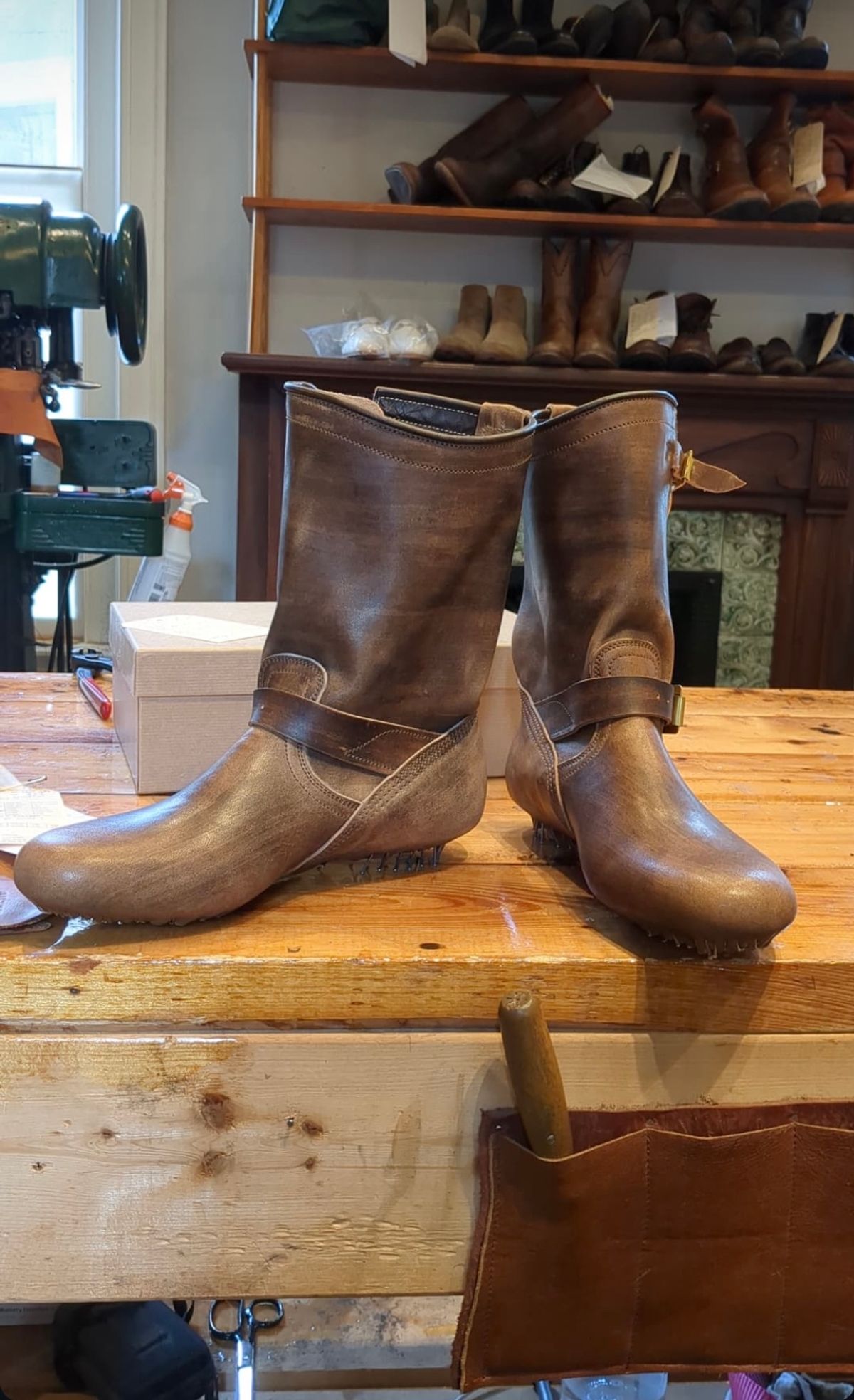 Photo by chris.8888 on July 4, 2024 of the Unsung U 22-2 Engineer Boot in Horween Chelsea Horsefront.