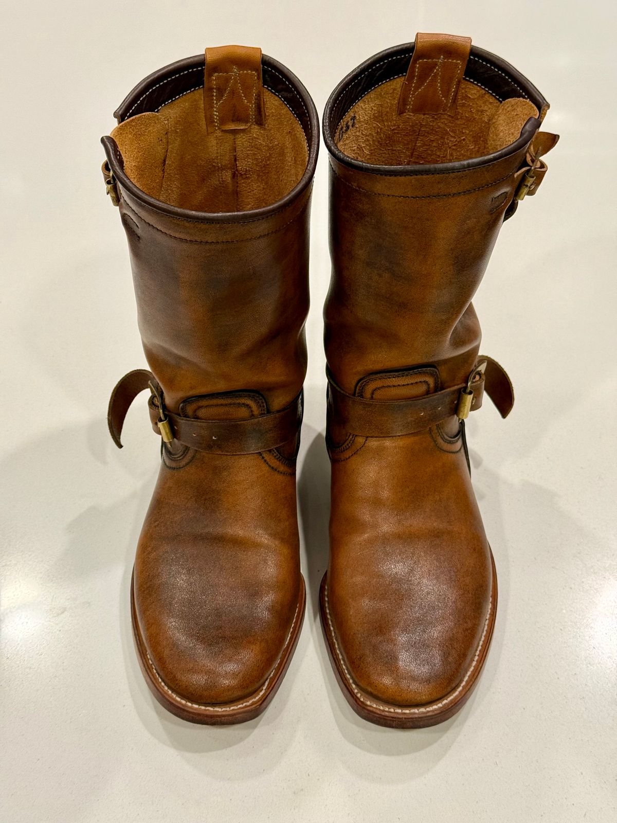Photo by chris.8888 on September 14, 2025 of the Unsung U 22-2 Engineer Boot in Horween Chelsea Horsefront.