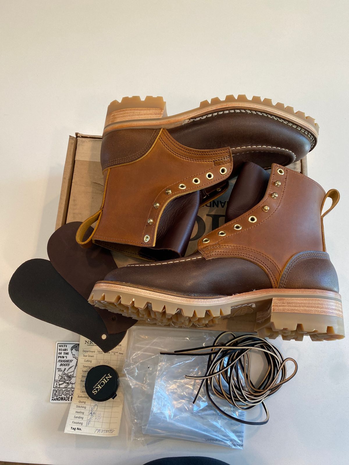 Photo by chris.8888 on May 10, 2025 of the Nicks x Parkhurst V3 in Horween Spokane Honey Smooth/Waxed.