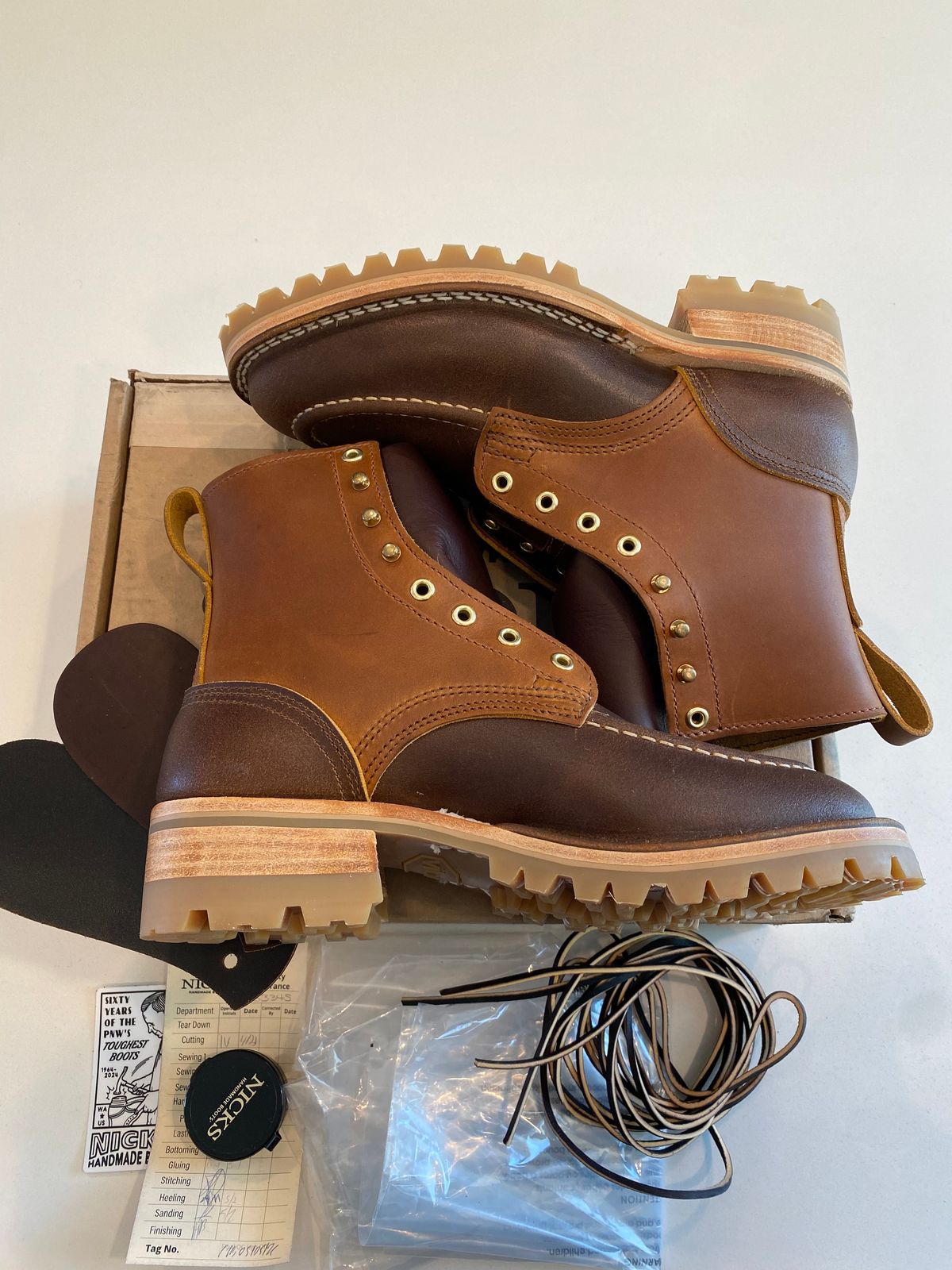 Photo by chris.8888 on May 10, 2025 of the Nicks x Parkhurst V3 in Horween Spokane Honey Smooth/Waxed.