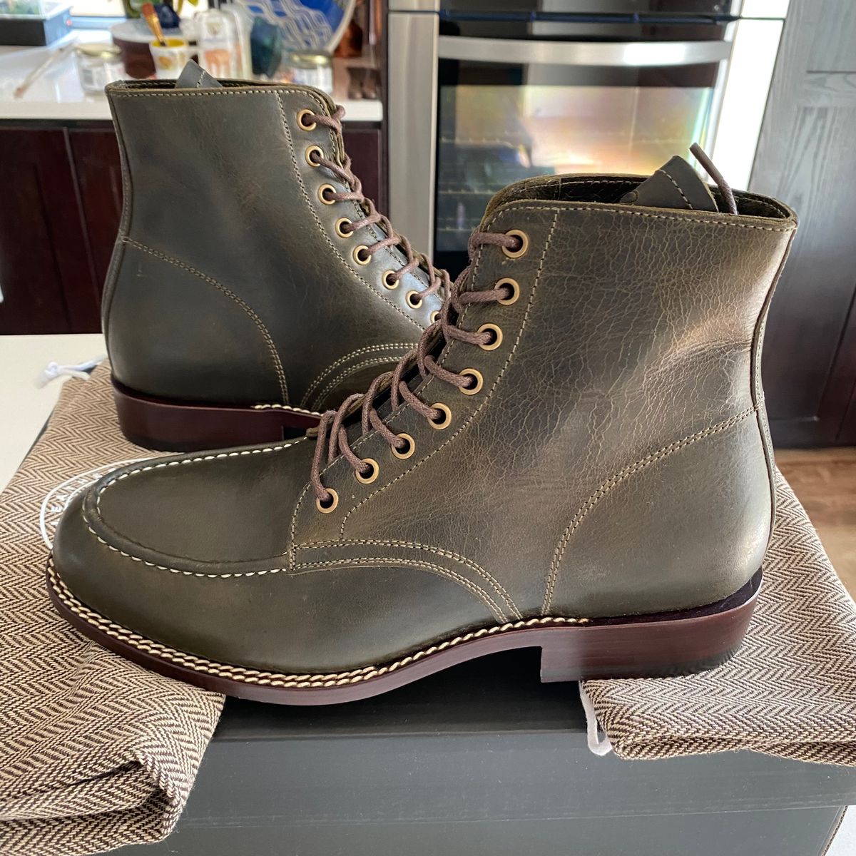 Photo by chris.8888 on July 11, 2024 of the Caswell Boot Company Danville in Gallun Olive Teton Stag.