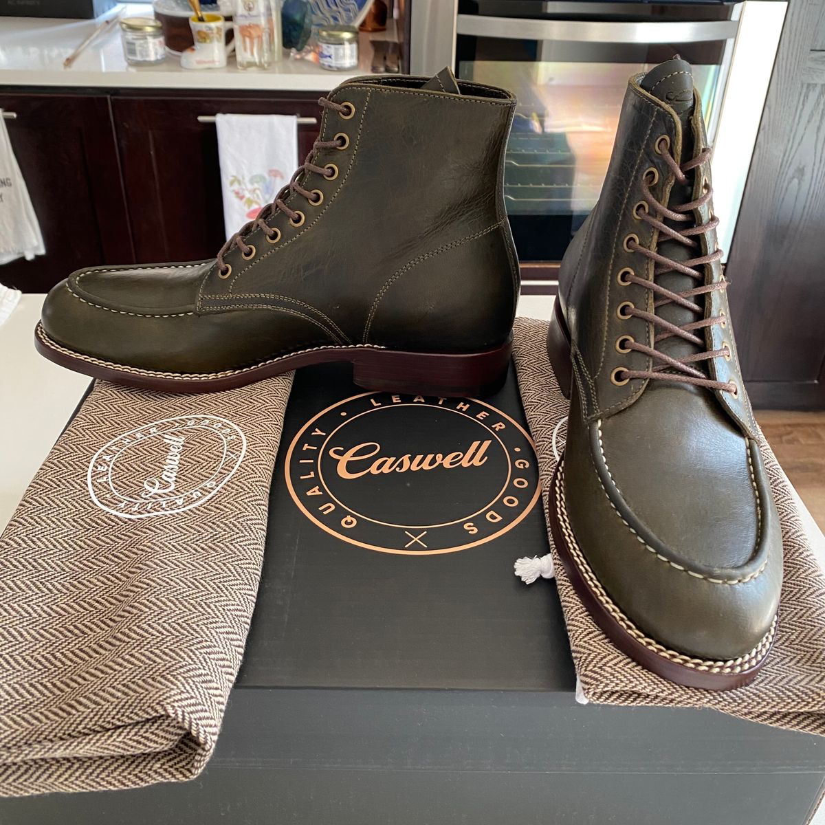Photo by chris.8888 on July 11, 2024 of the Caswell Boot Company Danville in Gallun Olive Teton Stag.
