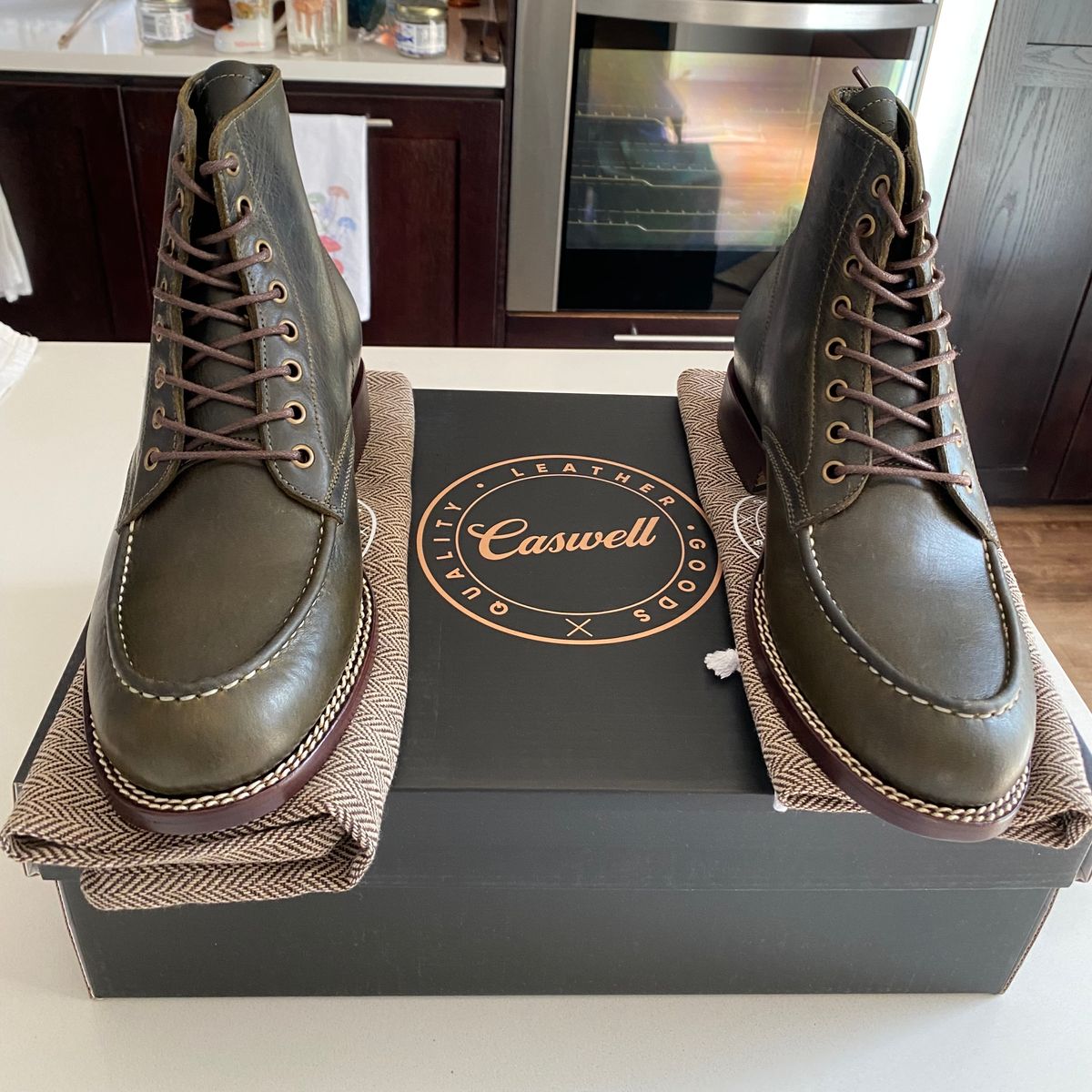 Photo by chris.8888 on July 11, 2024 of the Caswell Boot Company Danville in Gallun Olive Teton Stag.