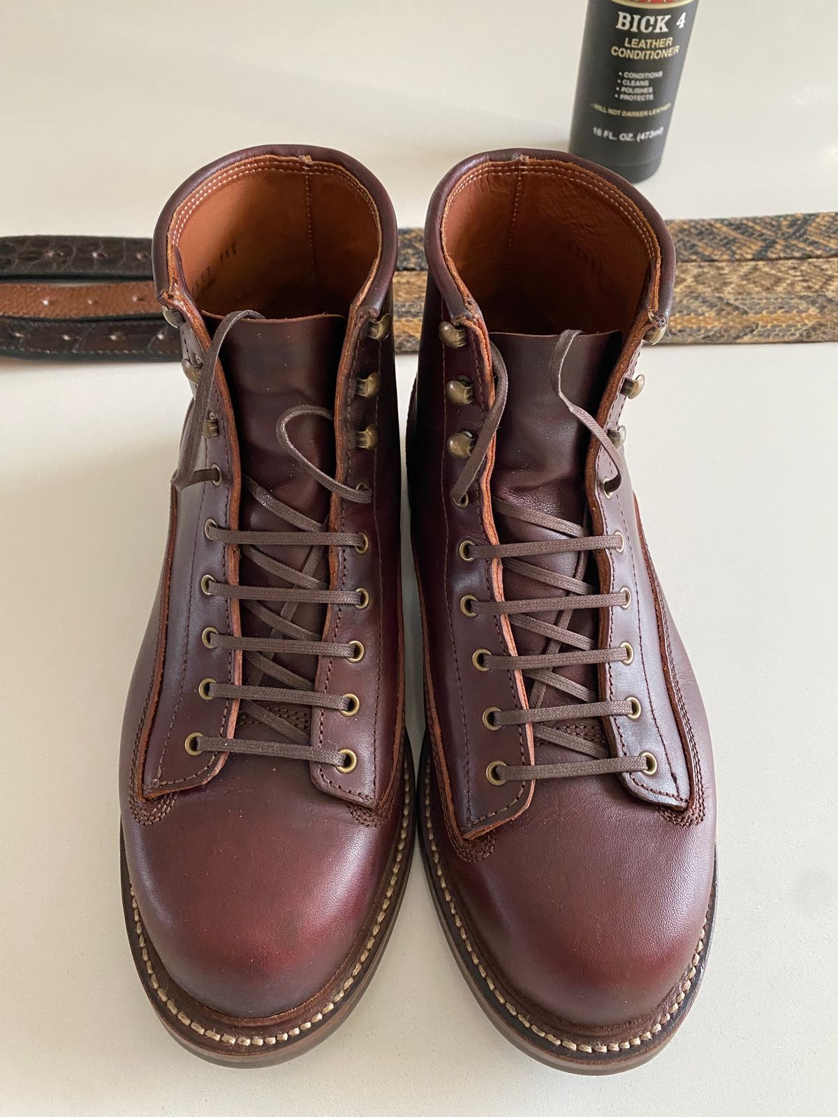 Photo by chris.8888 on March 26, 2025 of the Caswell Boot Company Carver II in Wickett & Craig Chestnut Oiled Latigo.