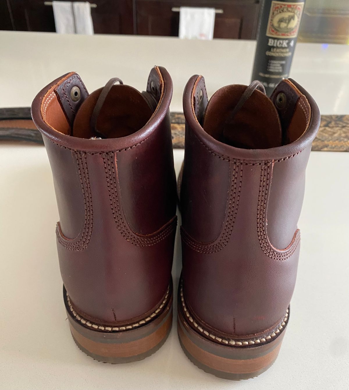 Photo by chris.8888 on March 26, 2025 of the Caswell Boot Company Carver II in Wickett & Craig Chestnut Oiled Latigo.