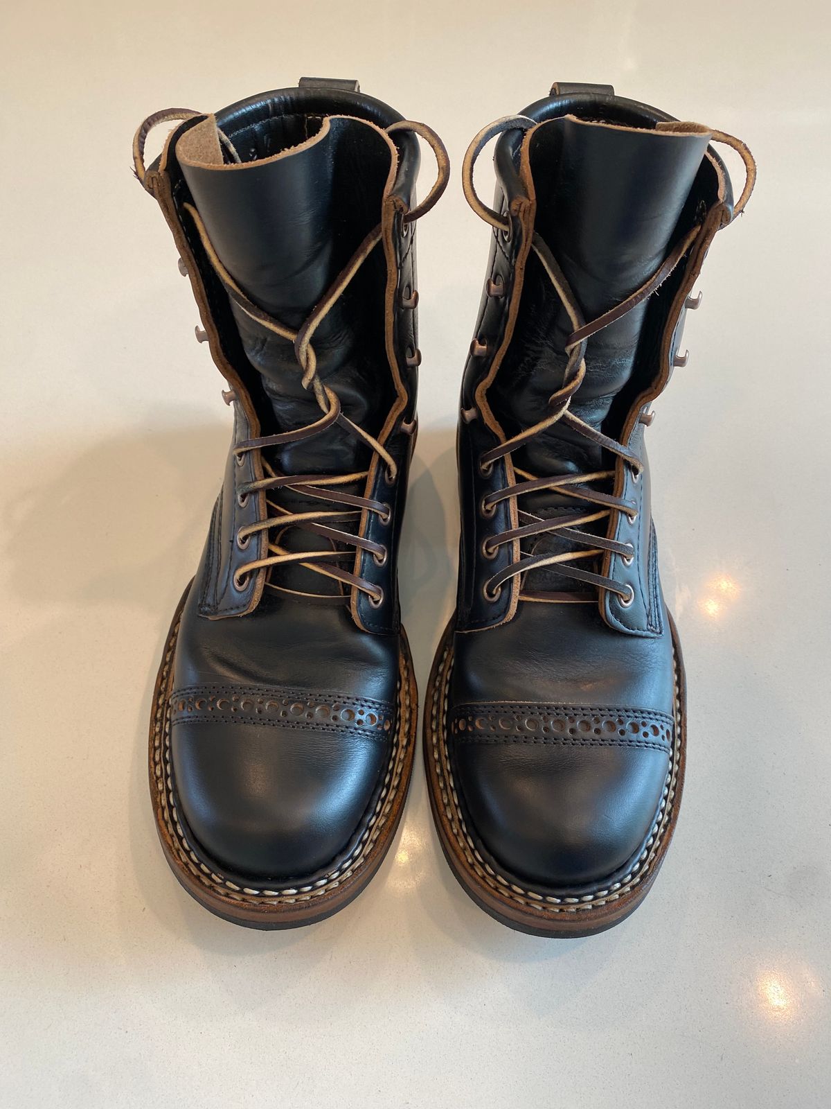 Photo by chris.8888 on May 17, 2025 of the White's Bounty Hunter in Horween Black Chromexcel Horsehide.