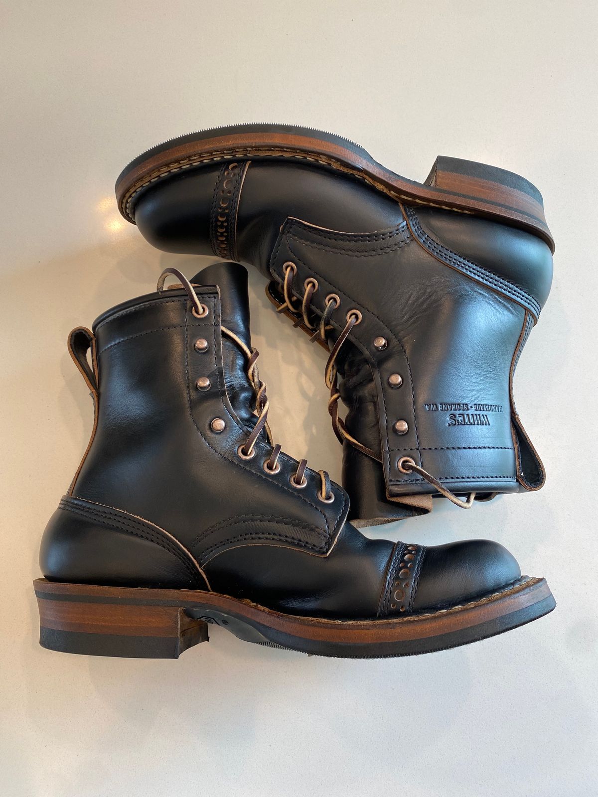 Photo by chris.8888 on May 17, 2025 of the White's Bounty Hunter in Horween Black Chromexcel Horsehide.