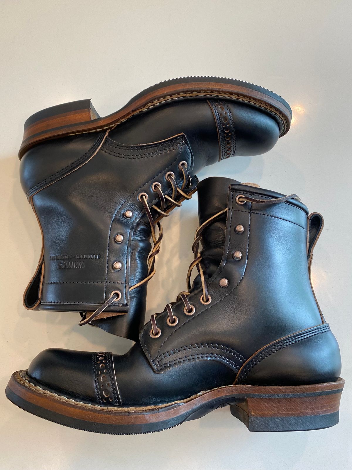 Photo by chris.8888 on May 17, 2025 of the White's Bounty Hunter in Horween Black Chromexcel Horsehide.