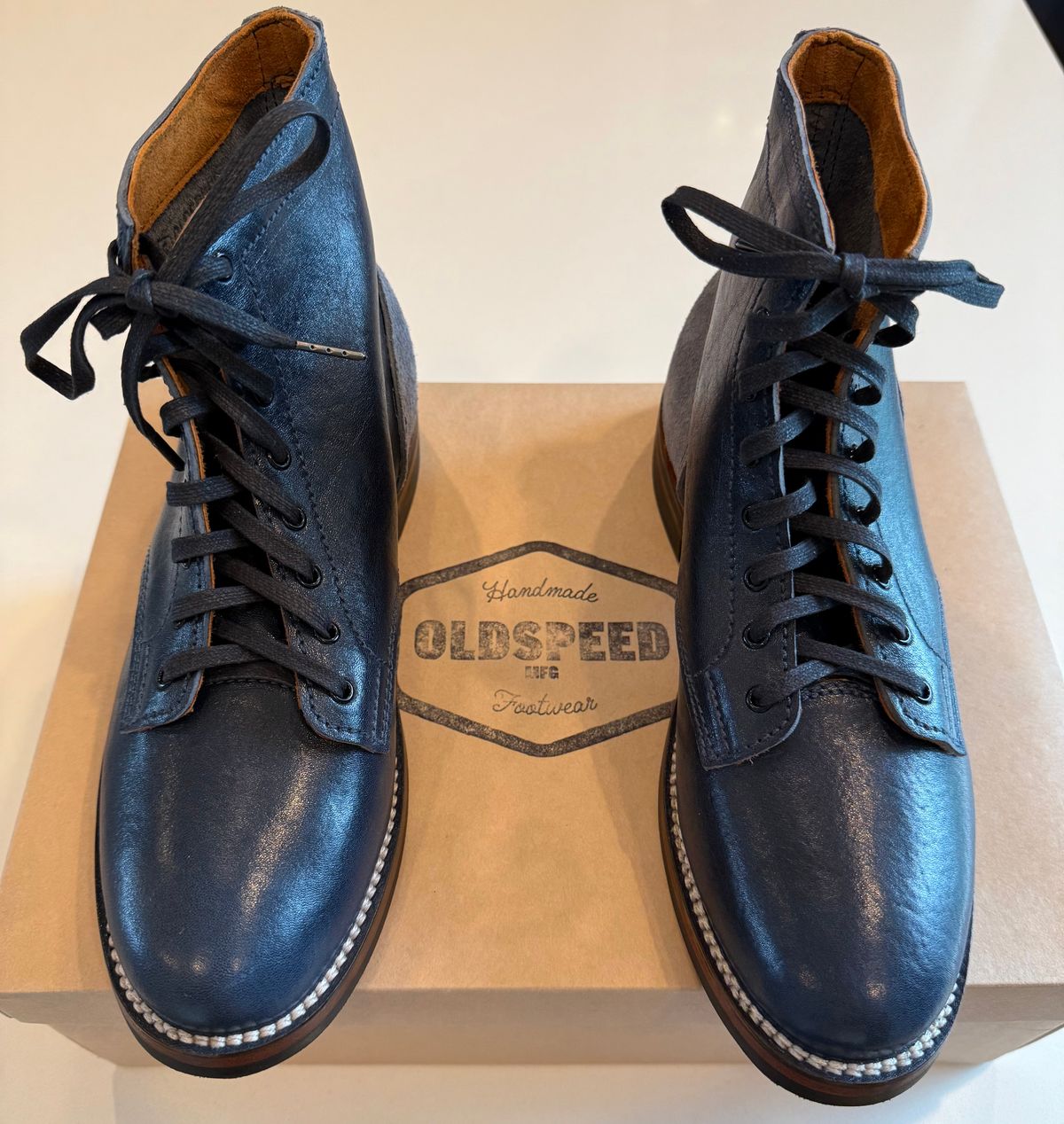 Photo by chris.8888 on July 12, 2025 of the Oldspeed Service Boot 6” in Horween Navy Aspen Horsefront.