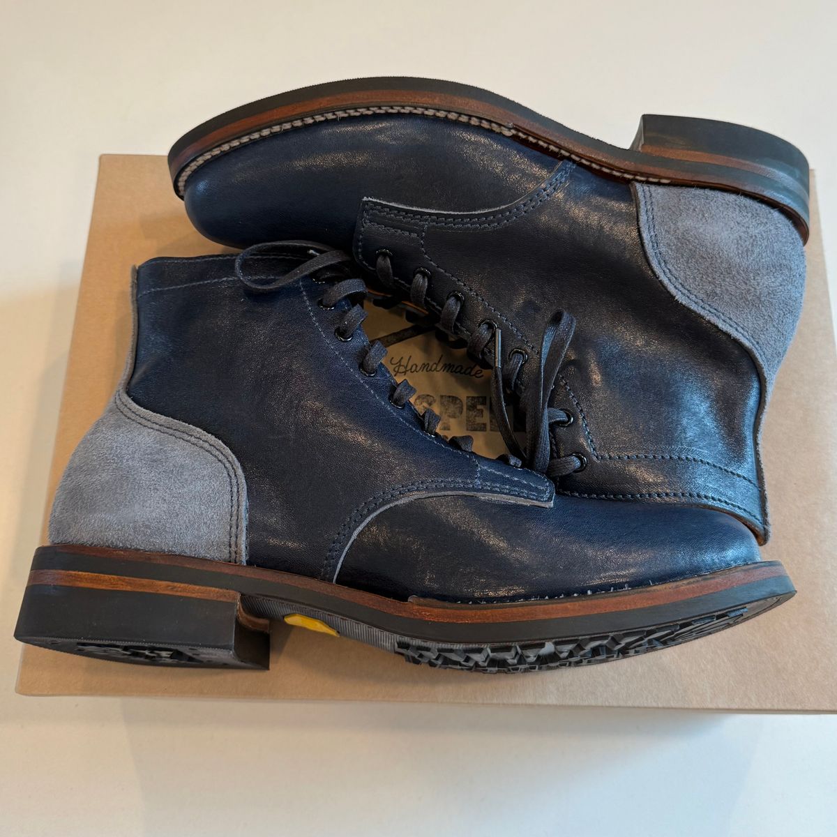 Photo by chris.8888 on July 12, 2025 of the Oldspeed Service Boot 6” in Horween Navy Aspen Horsefront.